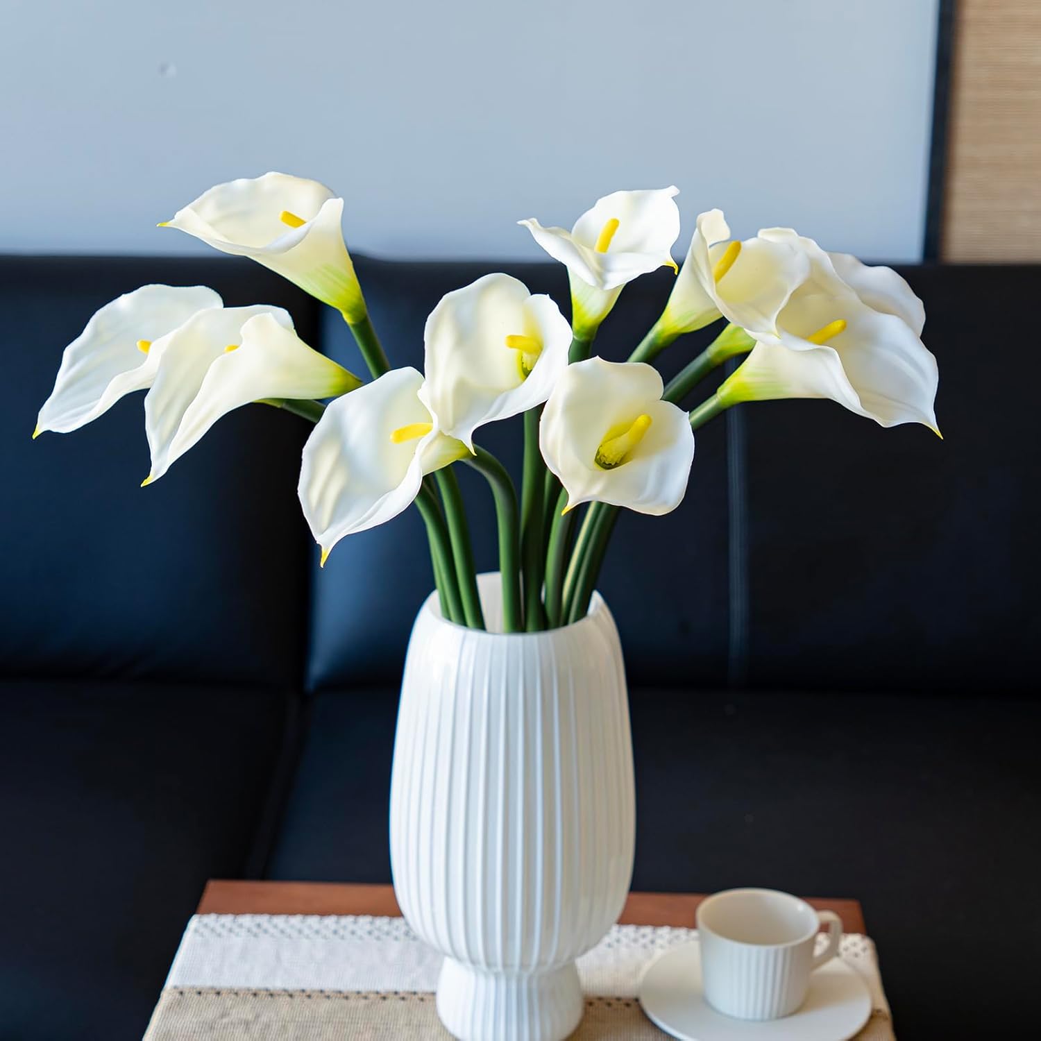 Künstliche Calla-Lilien Blumenstrauß aus Latex, 64 cm, 5 Stück, Ideal für Zuhause, Wohnzimmer, Schlafzimmer, Esstisch, Büro und Hochzeiten (Weiß)