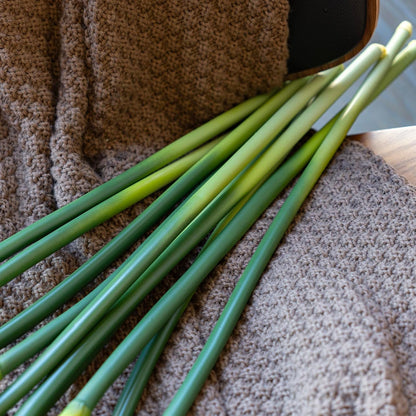 Künstliche Calla-Lilien Blumenstrauß aus Latex, 64 cm, 5 Stück, Ideal für Zuhause, Wohnzimmer, Schlafzimmer, Esstisch, Büro und Hochzeiten (Weiß)